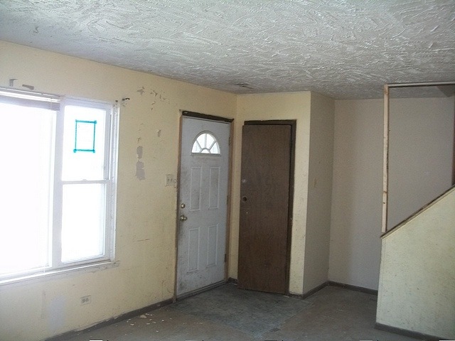 1045 E 93rd St, Chicago, IL 60619 photo 2