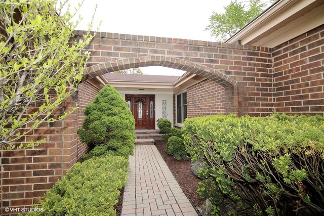 2844 Manor Dr, Northbrook, IL 60062 photo 2