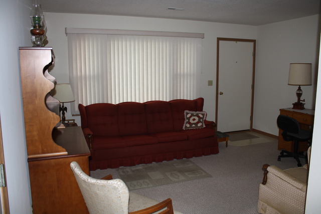 1404 Phyllis Dr, Dixon, IL 61021 photo 2
