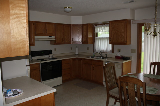 1404 Phyllis Dr, Dixon, IL 61021 photo 3