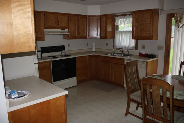 1404 Phyllis Dr, Dixon, IL 61021 photo 4