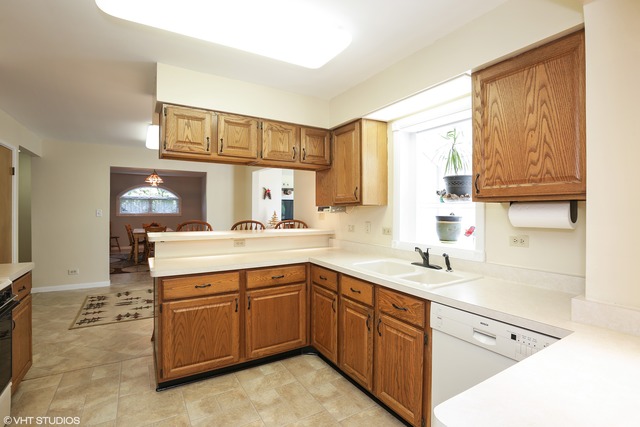 1165 Concord Ln, Hoffman Estates, IL 60192 photo 5