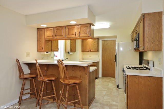 1165 Concord Ln, Hoffman Estates, IL 60192 photo 4