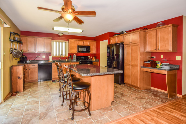 2311 Timber Trl, Plainfield, IL 60586 photo 3