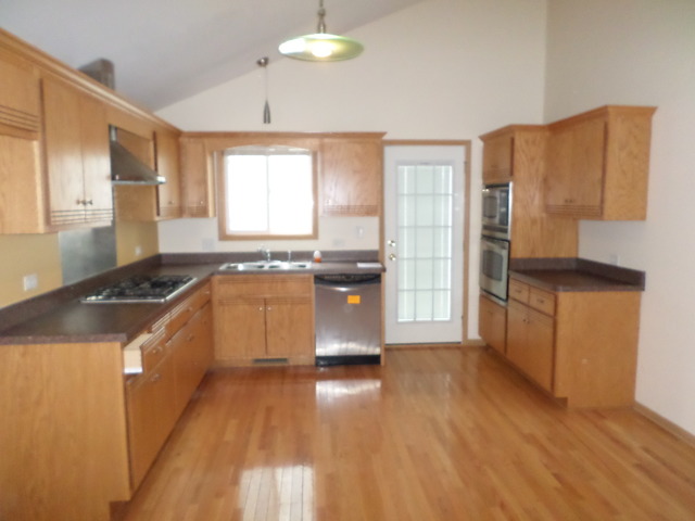 3137 Carpenter St, Steger, IL 60475 photo 3
