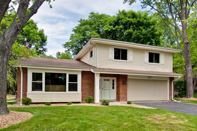 76 Greenbriar East Dr, Deerfield, IL 60015 photo 1