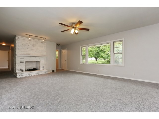 631 Crest St, Wheaton, IL 60187 photo 3