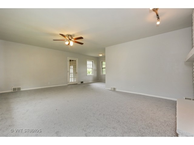 631 Crest St, Wheaton, IL 60187 photo 2