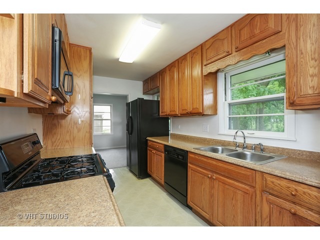631 Crest St, Wheaton, IL 60187 photo 4