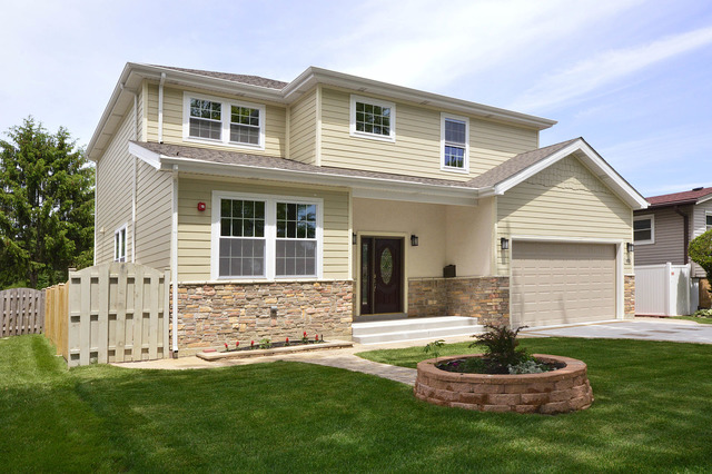 1072 Irwin Ave, Des Plaines, IL 60018 photo 2