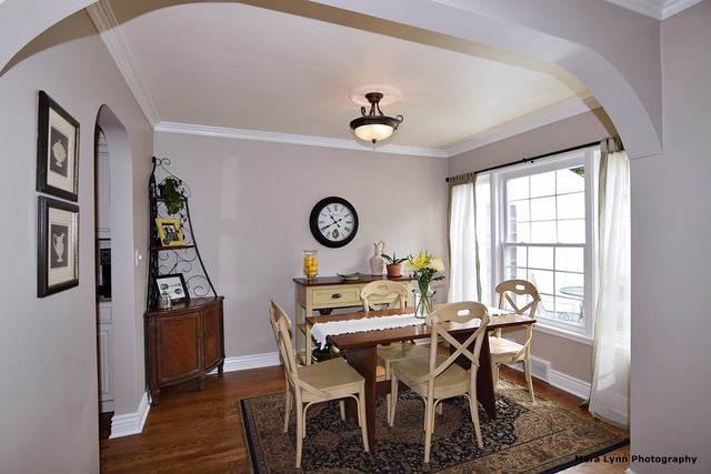 1015 Wheaton Pl, Wheaton, IL 60187 photo 9