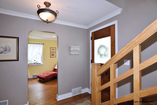 1015 Wheaton Pl, Wheaton, IL 60187 photo 3