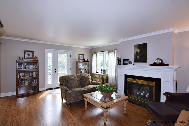 1015 Wheaton Pl, Wheaton, IL 60187 photo 11