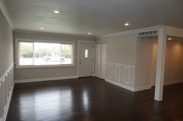 15 Bode Rd, Hoffman Estates, IL 60169 photo 3