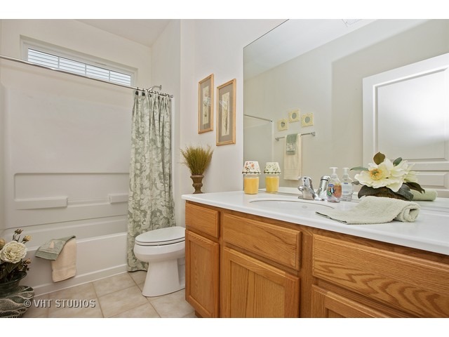 2516 Rolling Rdg, Elgin, IL 60124 photo 9