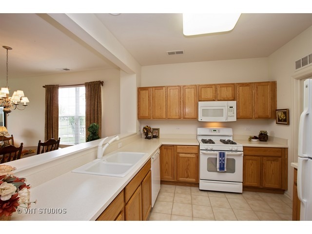 2516 Rolling Rdg, Elgin, IL 60124 photo 3