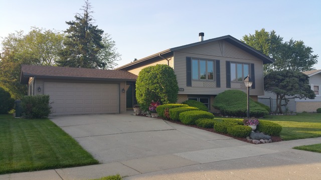 6316 Forestview Dr, Oak Forest, IL 60452 photo 1
