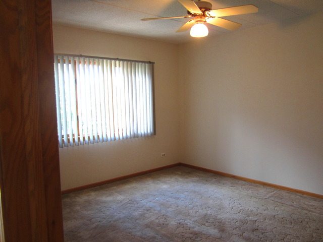 555 S River Rd #506, Des Plaines, IL 60016 photo 9