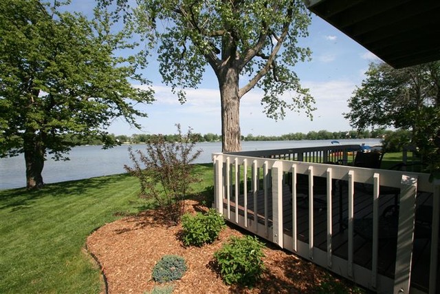 13 Lighthouse Ln, Third Lake, IL 60030 photo 2