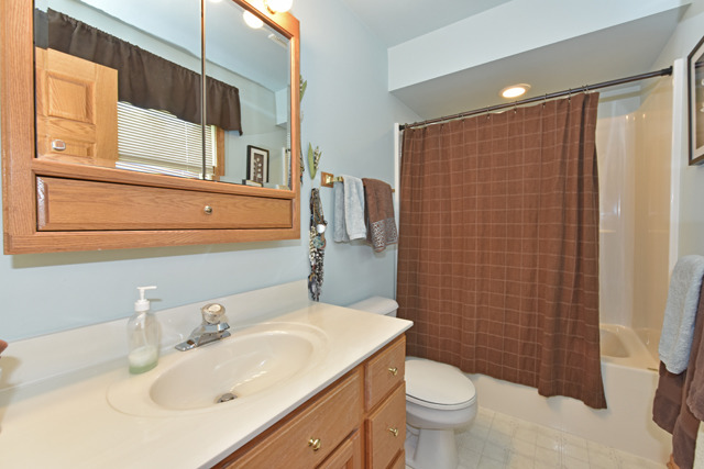 609 Cavin Ave, Winthrop Harbor, IL 60096 photo 17