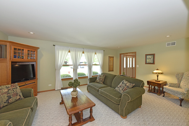 609 Cavin Ave, Winthrop Harbor, IL 60096 photo 10