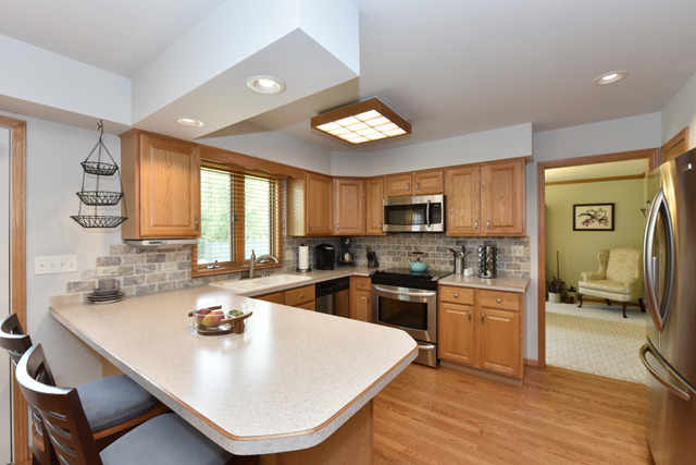 609 Cavin Ave, Winthrop Harbor, IL 60096 photo 4