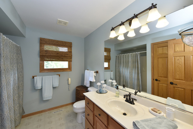 609 Cavin Ave, Winthrop Harbor, IL 60096 photo 16