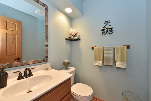 609 Cavin Ave, Winthrop Harbor, IL 60096 photo 18