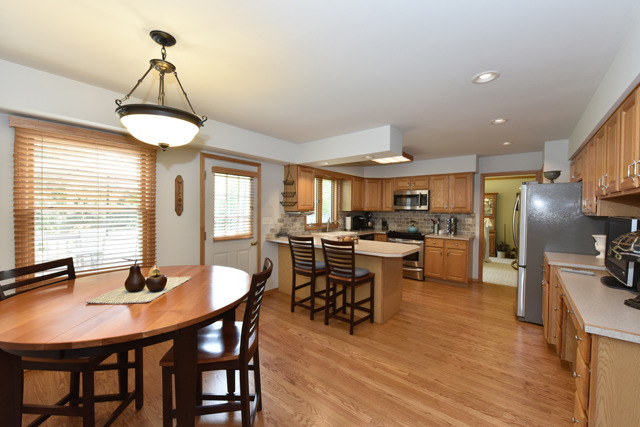 609 Cavin Ave, Winthrop Harbor, IL 60096 photo 5