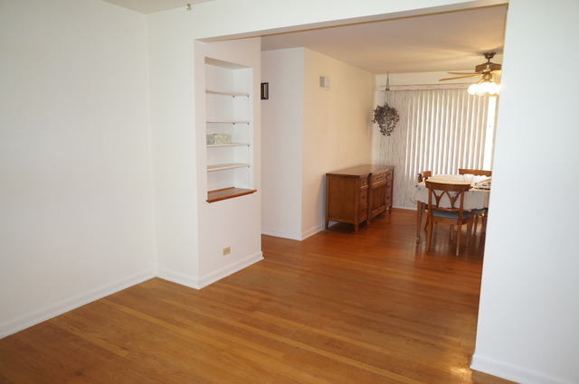 801 E Oak St, Addison, IL 60101 photo 3