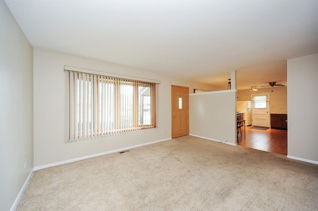 419 Stone Pl, Wheeling, IL 60090 photo 2
