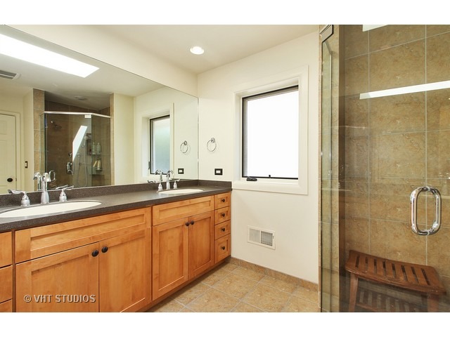 846 Beverly Pl, Deerfield, IL 60015 photo 12