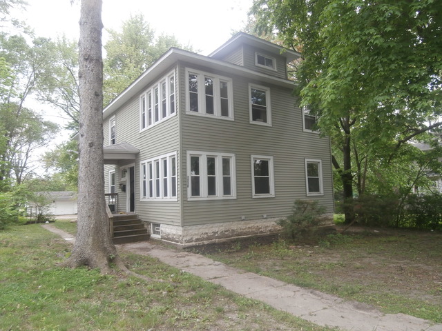 1236 E Maple St, Kankakee, IL 60901 photo 1