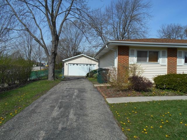800 Western St, Hoffman Estates, IL 60169 photo 2