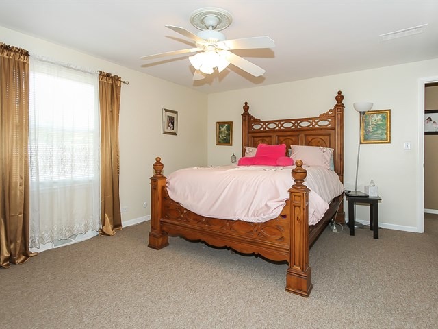 425 Hubbard Ave, Elgin, IL 60123 photo 12