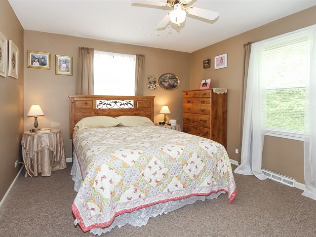 425 Hubbard Ave, Elgin, IL 60123 photo 17