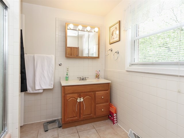 425 Hubbard Ave, Elgin, IL 60123 photo 16