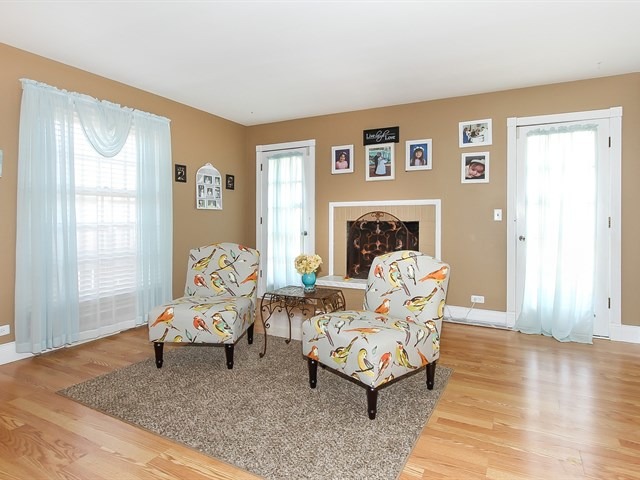 425 Hubbard Ave, Elgin, IL 60123 photo 5