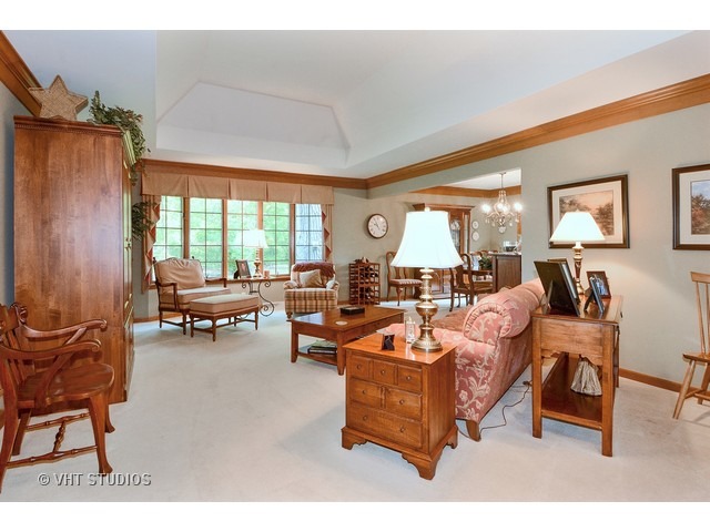 216 E Oak Dr, Elburn, IL 60119 photo 2