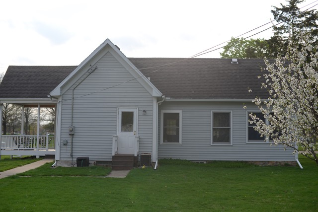 703 S 3rd St, Oregon, IL 61061 photo 4