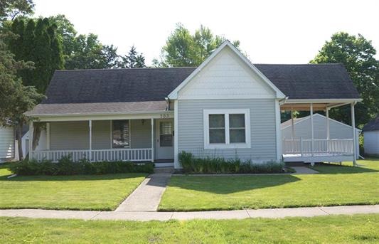 703 S 3rd St, Oregon, IL 61061 photo 1
