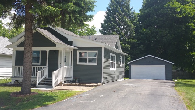 1022 Bangs St, Aurora, IL 60505 photo 2