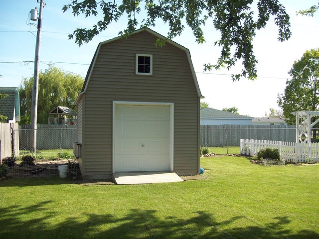 817 Apache Ln, Lowell, IN 46356 photo 5