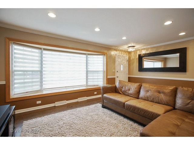 1706 W Rusty Dr, Mount Prospect, IL 60056 photo 3