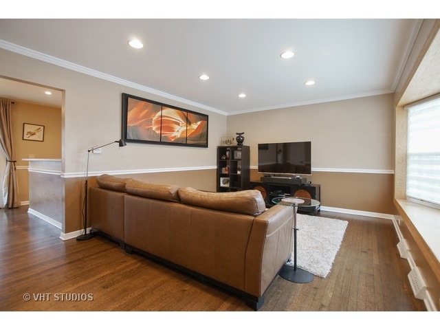 1706 W Rusty Dr, Mount Prospect, IL 60056 photo 2