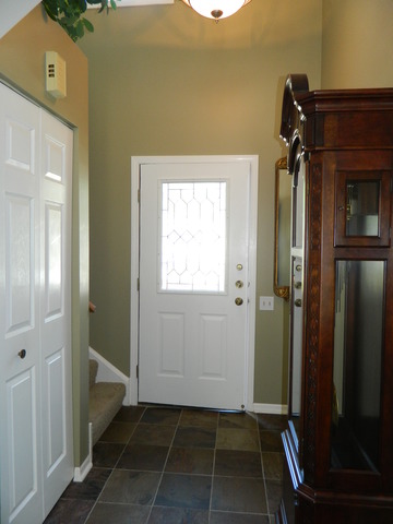 1587 Bicek Dr, Hoffman Estates, IL 60192 photo 2