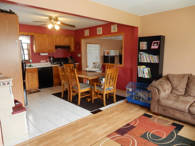 7913 W 82nd Pl, Bridgeview, IL 60455 photo 4