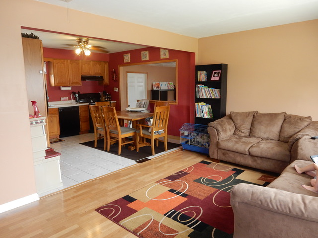 7913 W 82nd Pl, Bridgeview, IL 60455 photo 3