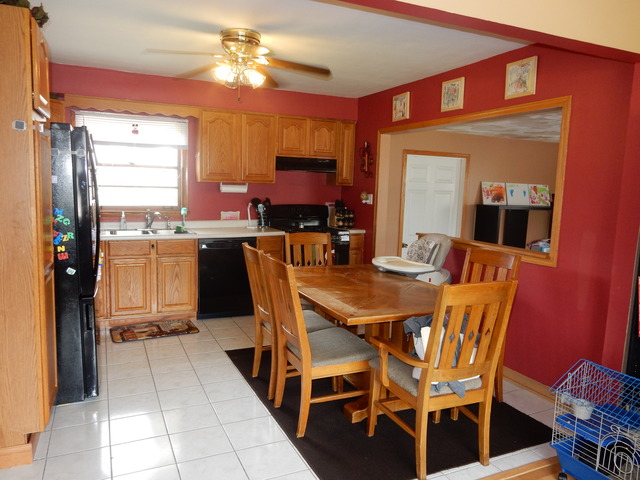 7913 W 82nd Pl, Bridgeview, IL 60455 photo 5