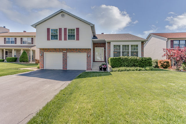940 Millwood Dr, Bartlett, IL 60103 photo 1